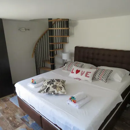 Apartment Crnica